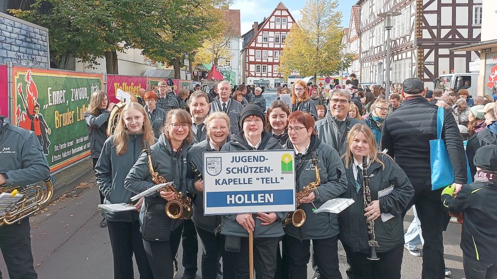 Die Saterländer von der Jugendschützenkapelle „Tell“ Hollen beim Lullusfest in Bad Hersfeld. Foto: privat