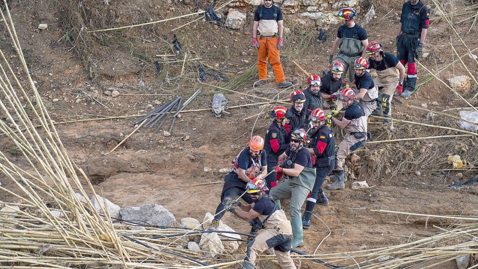 Die Aufräumarbeiten laufen auf Hochtouren weiter. Foto: Eduardo Manzana/EUROPA PRESS/dpa