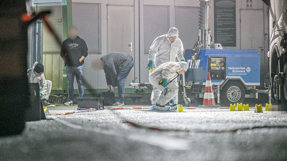 Auf einem Parkplatz gab es eine körperliche Auseinandersetzung zwischen mehreren Männern. Foto: Marius Bulling/onw-images/dpa