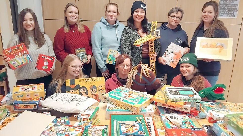 Das Zeltlagerteam der der katholischen Kirchengemeinde St. Bonifatius richtete am 9. November erfolgreich ihre 1. Spielzeugbörse aus. Foto: Scherzer