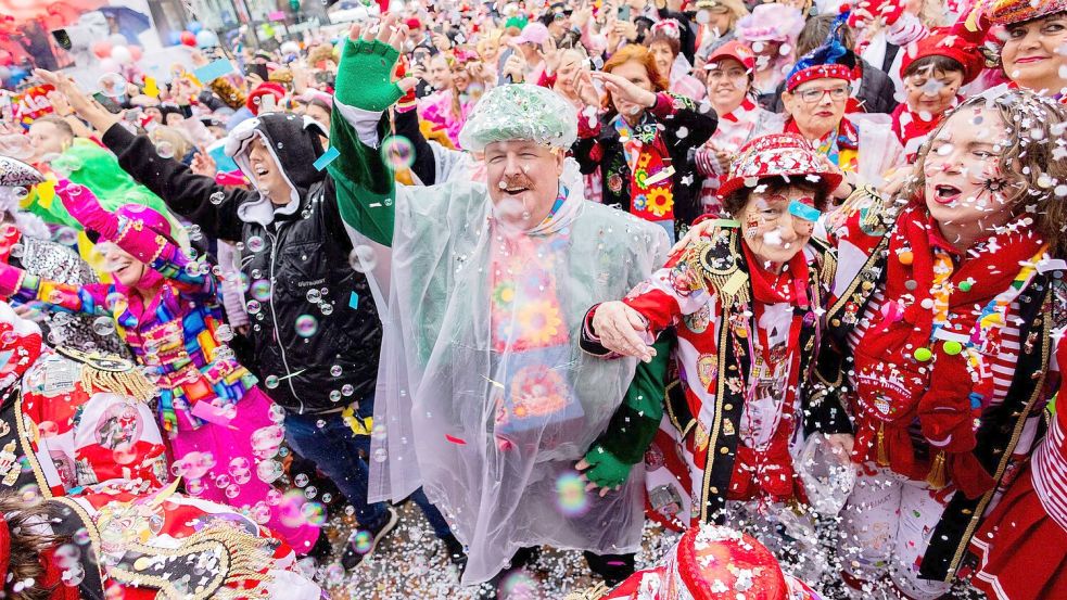 Am 11.11. um 11:11 Uhr beginnt in den närrischen Hochburgen die Karnevalssession. Foto: Rolf Vennenbernd/dpa