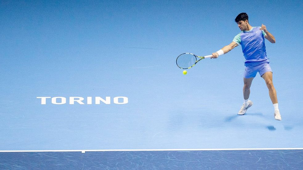 Der Spanier Carlos Alcaraz hat seinen Start in die ATP Finals verpatzt. Foto: Marco Alpozzi/LaPresse via ZUMA Press/dpa