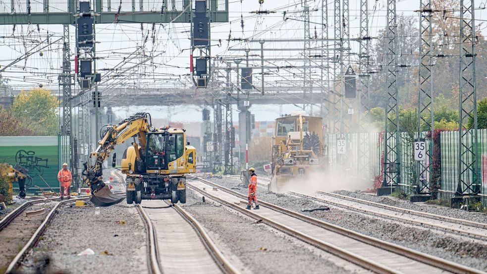 Ab Mitte Dezember rollen wieder Züge zwischen Frankfurt und Mannheim, die Vorbereitungen laufen (Archivbild). Foto: Andreas Arnold/dpa