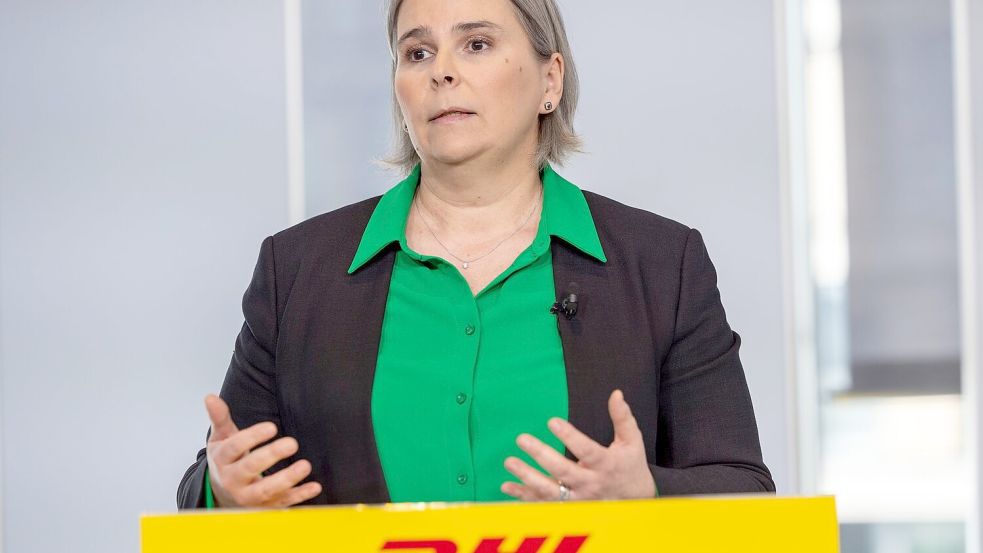 Nikola Hagleitner, Mitglied des Vorstands der DHL Group, spricht bei einer Pressekonferenz. Foto: Thomas Banneyer/dpa