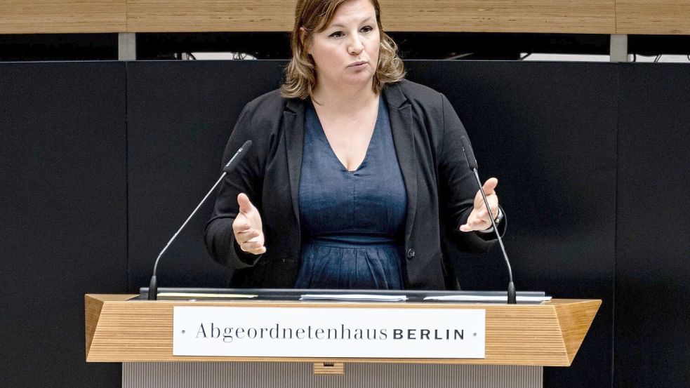 Grünen-Abgeordnete Antje Kapek setzt auf eine politische Debatte zu ihren Vorschlägen. (Archivbild) Foto: Fabian Sommer/dpa