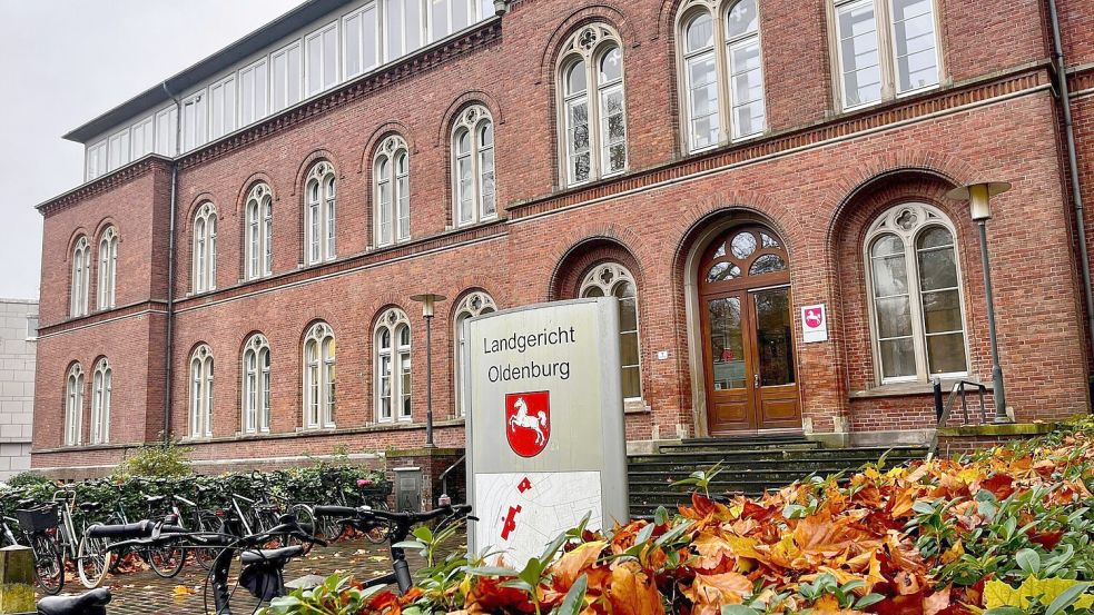 Urteil nach schwerem Raub: Vor dem Landgericht Oldenburg musste sich ein 35-jähriger Ukrainer verantworten, der zusammen mit drei Komplizen in Sedelsberg 65.000 Euro erbeutet haben soll. Das Geld ist nach wie vor verschwunden. Foto: Oblau