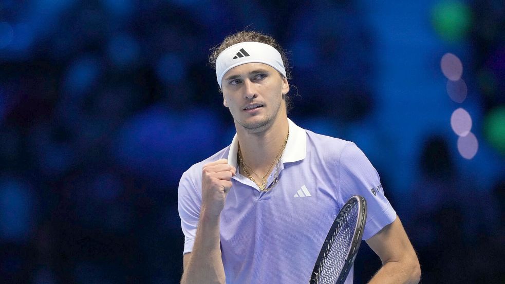 Alexander Zverev hat mit zwei Siegen ohne Satzverlust bei den ATP Finals eine optimale Ausgangsposition, ist aber noch nicht sicher weiter. Foto: Antonio Calanni/AP/dpa