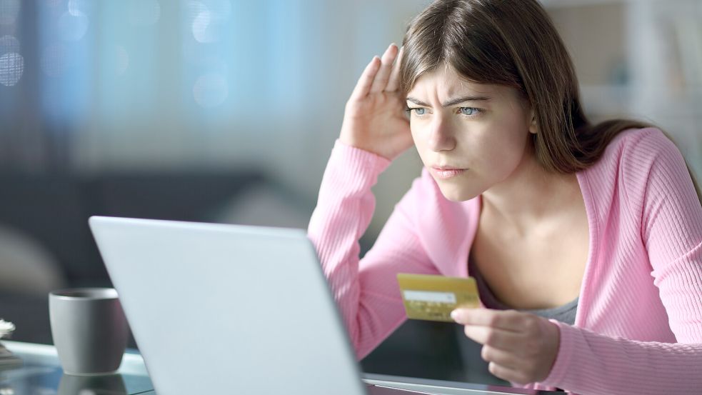 Frauen haben häufiger Schulden bei Online-Händlern als Männer. Foto: IMAGO/Panthermedia/Antonio Guillem