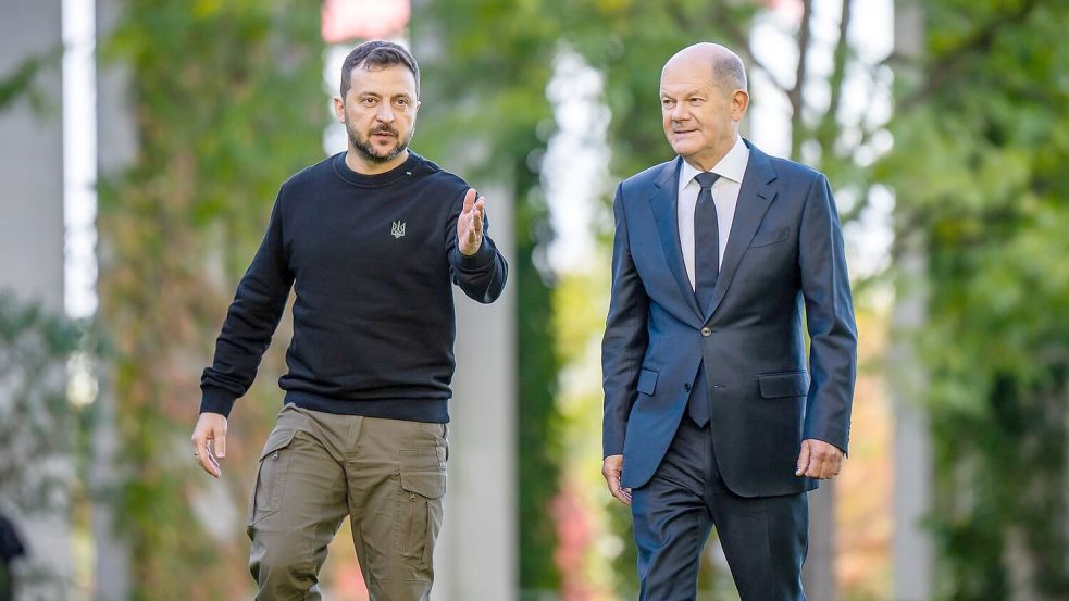 Der ukrainische Präsident Wolodymyr Selenskyj ist überhaupt nicht erfreut über das Telefonat von Bundeskanzler Olaf Scholz (SPD) mit Russlands Präsident Wladimir Putin. (Archivbild) Foto: Michael Kappeler/dpa