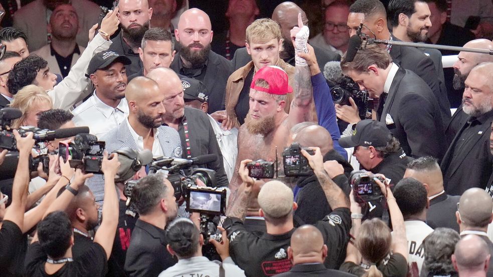 Jake Paul gewann den Boxkampf einstimmig nach Punkten. Foto: Julio Cortez/AP/dpa