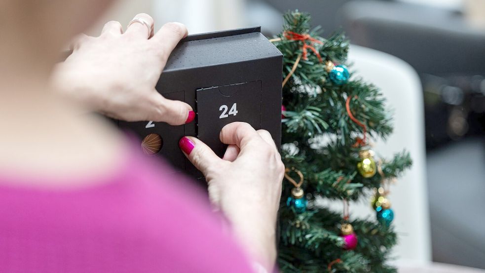 24 Vorweihnachtsgeschenke: Adventskalender als Ersatz für das Geschenk unterm Baum liegen im Trend. Foto: Hannes P. Albert/dpa