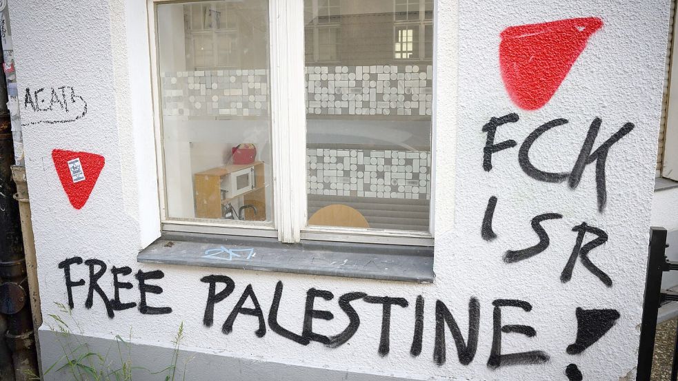 Berlins Polizeipräsidentin rät Juden zu besonderer Vorsicht in bestimmten Gegenden der Stadt. Foto: Bernd von Jutrczenka/dpa