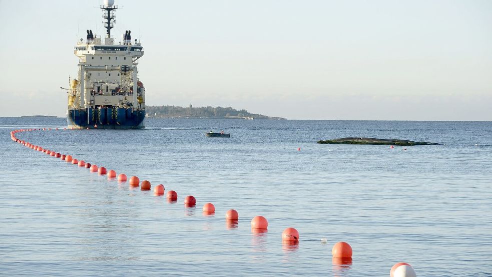 Cinia geht davon aus, dass das Kabel am Grund der Ostsee gebrochen ist und durch äußere Einwirkung durchtrennt wurde, etwa durch einen Anker oder ein Grundschleppnetz. (Archivbild) Foto: Heikki Saukkomaa/Lehtikuva/dpa