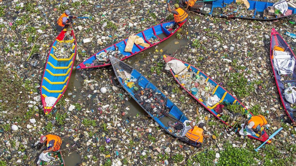 In Ländern wie Indien, wo es oft kein gutes Abfallmanagement gibt, gelangt viel Plastikmüll in die Umwelt. Foto: Algi Febri Sugita/ZUMA Press Wire/dpa