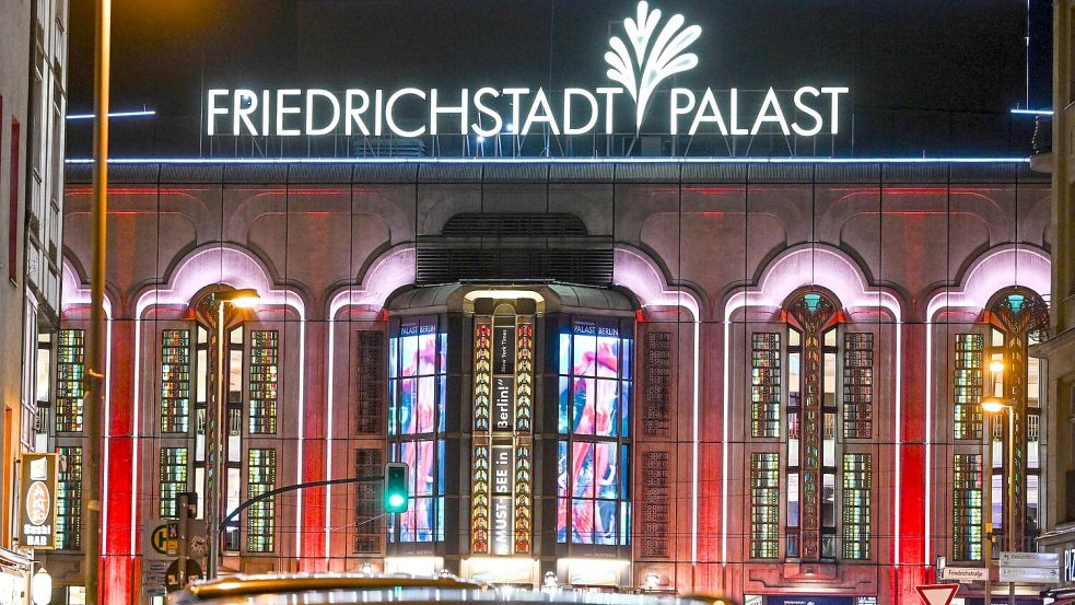 Auch der Friedrichstadt-Palast ist von den Sparmaßnahmen betroffen. (Archivbild) Foto: Jens Kalaene/dpa