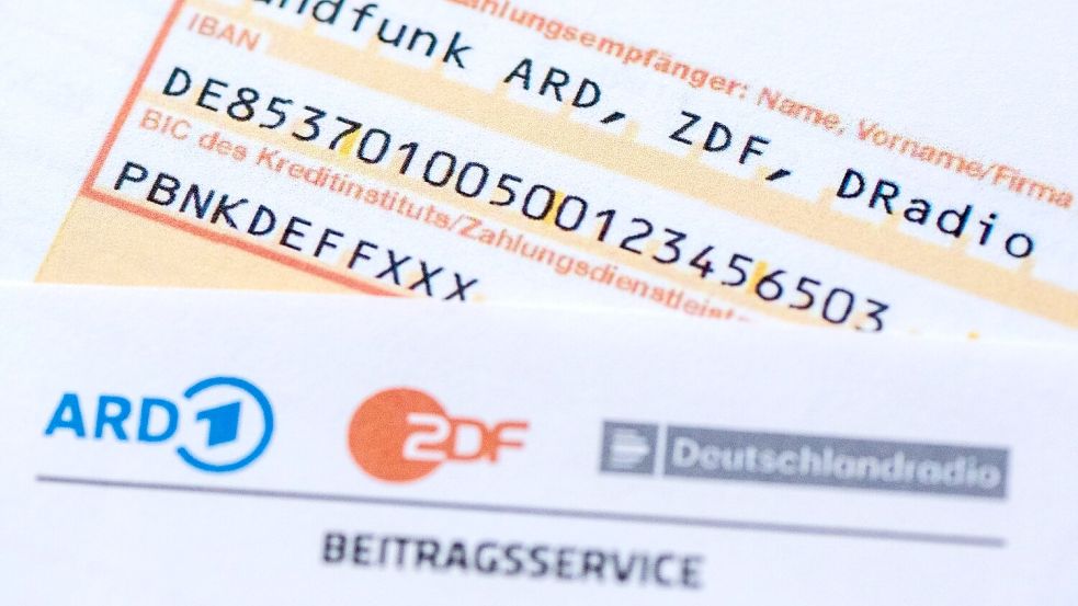 Aktuell beträgt der Rundfunkbeitrag monatlich 18,36 Euro. (Symbolbild) Foto: Sebastian Kahnert/dpa