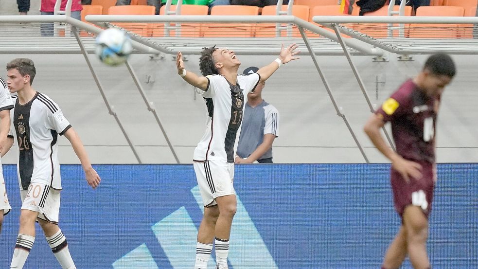 Der deutsche U17-Weltmeister Eric da Silva Moreira hat seinen Ex-Club FC St. Pauli für die Kollaboration mit der US-amerikanischen Punkband Bad-Religion kritisiert. Foto: Achmad Ibrahim/AP/dpa