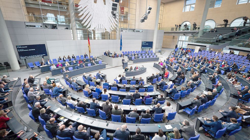 Wenn am kommenden Sonntag die Neuwahl stattfinden würde, gäbe es nach Umfragedaten rein rechnerisch vier mögliche Koalitionsmöglichkeiten für eine neue Regierungsbildung. Foto: IMAGO/Political-Moments