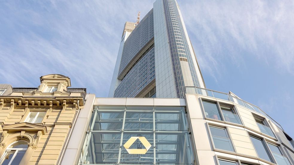 Die Commerzbank hat einen neuen Finanzchef gefunden (Archivbild). Foto: Helmut Fricke/dpa