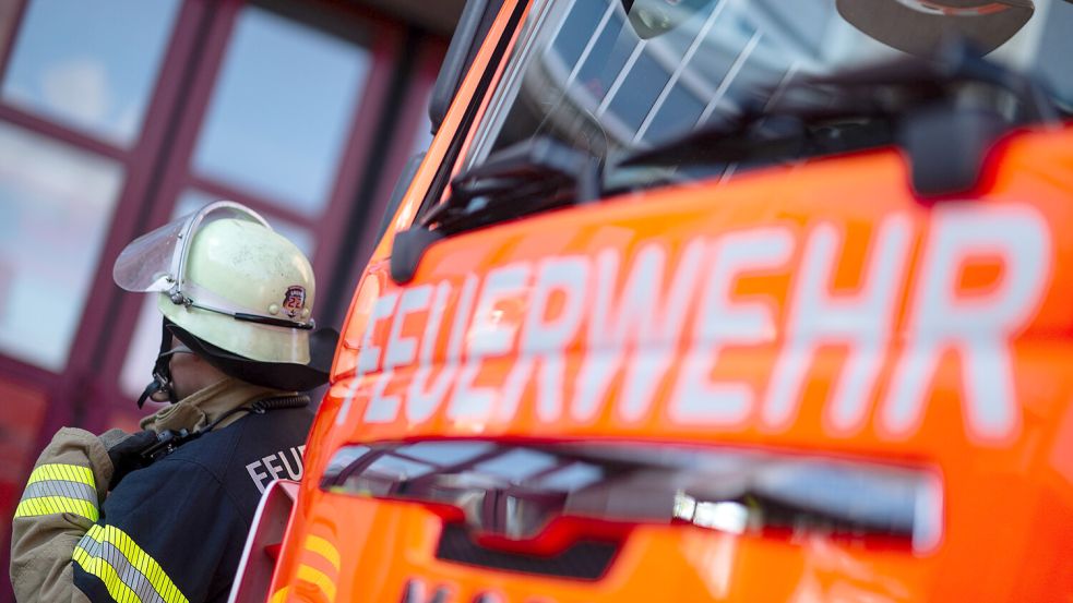 Die Feuerwehr war am Donnerstag in Filsum im Einsatz. Foto: Marijan Murat/dpa