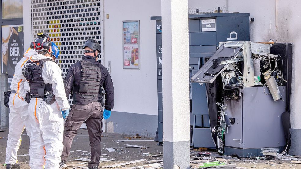 Durch die Sprengung von Geldautomaten wurden 2023 insgesamt 28,4 Millionen Euro erbeutet. Foto: Jens Büttner/dpa