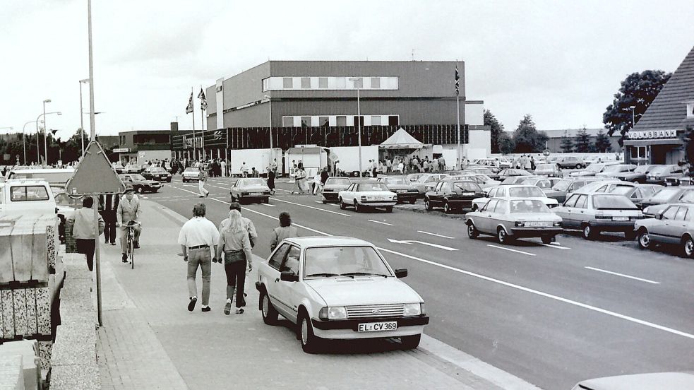 Das Foto zeigt das Kaufhaus Wreesmann an einem verkaufsoffenen Sonntag im Sommer 1985. Fotos: GA-Archiv