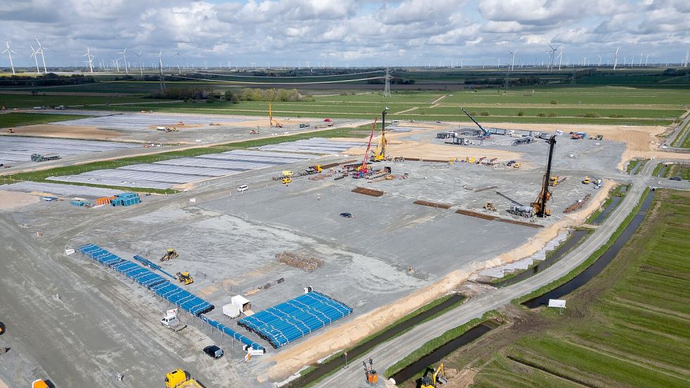 Aber der Zeitplan für die Großbaustelle verzögert sich. (Archivbild) Foto: Christian Charisius/dpa