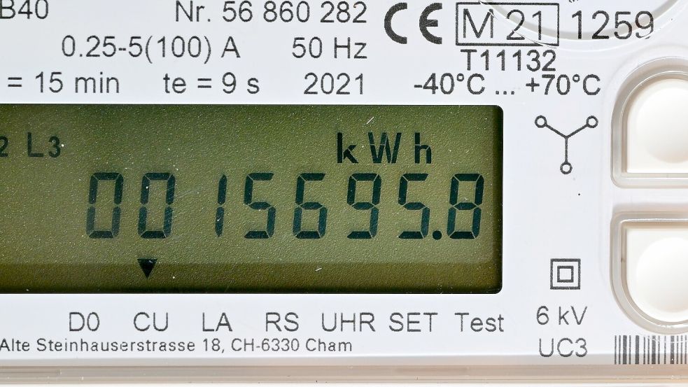 Zum Jahreswechsel ändern wieder viele Energieunternehmen ihre Grundversorgungstarife. Beim Strom gibt es mehr Senkungen als Erhöhungen. (Symbolbild) Foto: Patrick Pleul/dpa