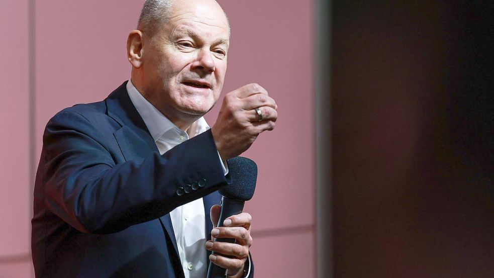 Die Ausgangslage ist schwierig, Kanzler Scholz setzt sich trotzdem zum Ziel, die SPD bei der Neuwahl des Bundestags wieder zur stärksten Kraft zu machen. Foto: Hannes P. Albert/dpa