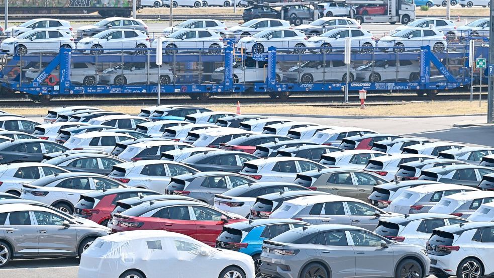 Die deutsche Industrie steht unter Druck - darunter Schlüsselbranchen wie die Automobilbranche (Archivbild). Foto: Hendrik Schmidt/dpa