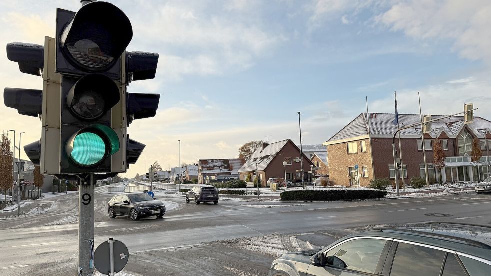 An dieser Kreuzung in Ostrhauderfehn sollte man achtsam fahren, sagt Holger Buskohl. Foto: Hellmers