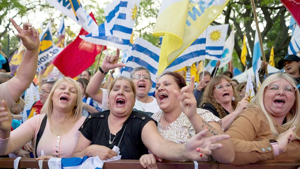 Bei der Stichwahl in Uruguay wird ein knappes Ergebnis erwartet. (Archivbild) Foto: Santiago Mazzarovich/AP/dpa