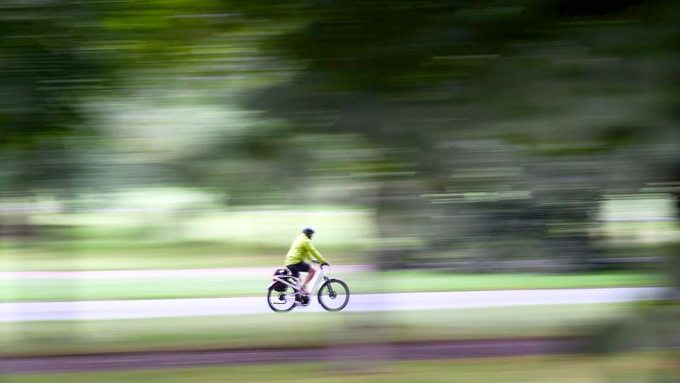 Nicht mal jeder Zweite ist der Ansicht, dass ihm ausreichend sichere Radwege zur Verfügung stehen. (Archivbild) Foto: Julian Stratenschulte/dpa