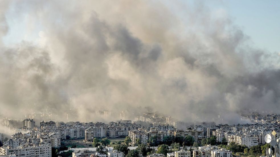 Vor der für den Abend erwarteten Waffenruhe flog Israel noch schwere Angriffe auf den Libanon. Foto: Bilal Hussein/AP