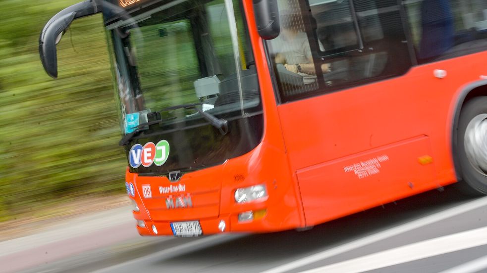 Im zuständigen Ausschuss wurde über die Busverbindung Leer-Emden diskutiert. Symbolfoto: Ortgies