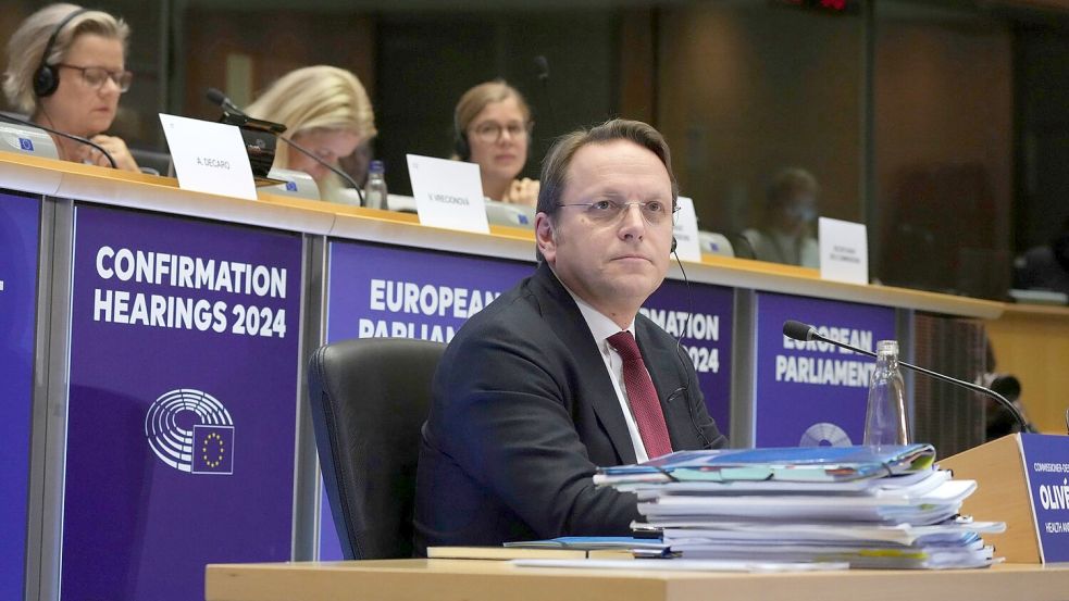 Hat wegen seiner engen Kontakte zu Viktor Orban keinen leichten Stand in Brüssel: Olivier Varhelyi. (Archivbild) Foto: Virginia Mayo/AP/dpa