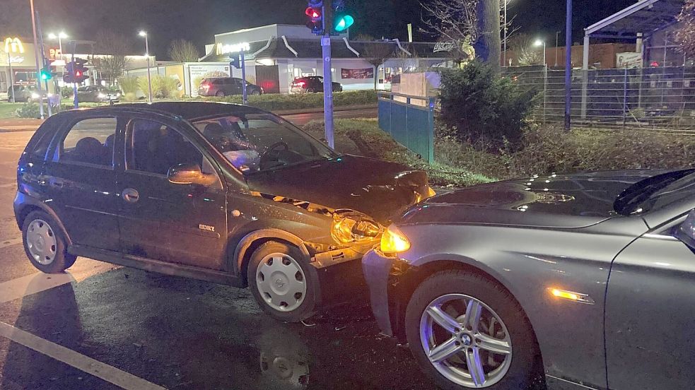 Am Donnerstagabend gab es einen Frontal-Zusammenstoß in Cloppenburg. Foto: Decker