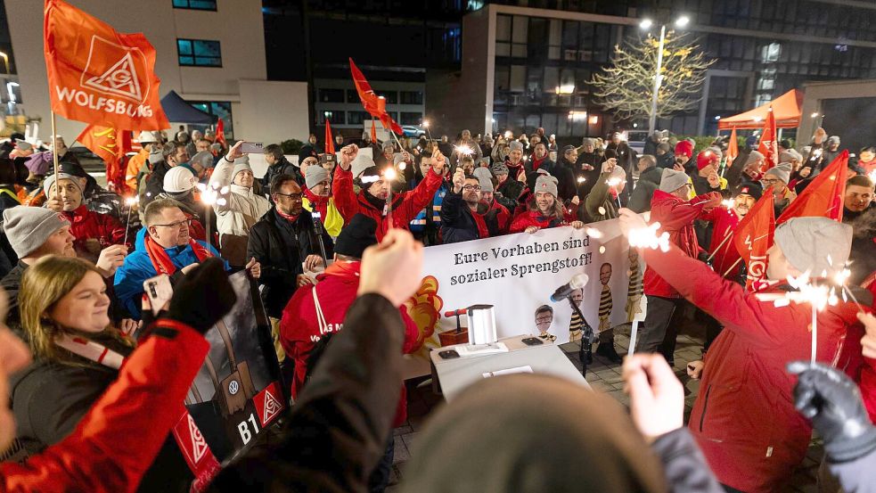 Die IG Metall hat bereits angekündigt, ab Anfang Dezember zu Warnstreiks aufzurufen, bisher aber keine konkreten Termine genannt. Foto: Michael Matthey/dpa