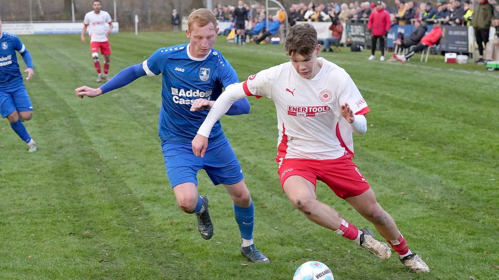 Großefehns Youngster Klaas Bikker (rechts) machte ein starkes Spiel. Foto: Steenhoff