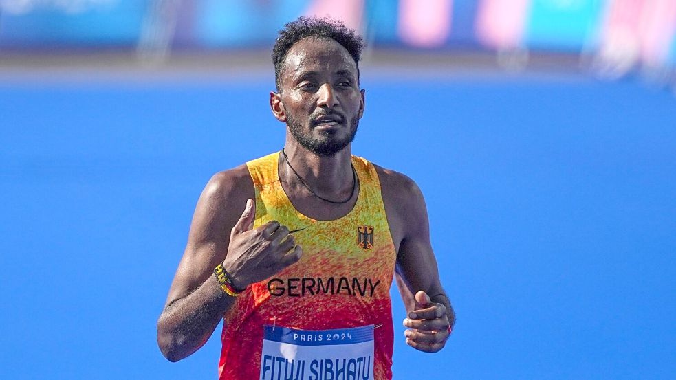 Samuel Fitwi unterbot den bisherigen deutschen Marathon-Rekord um zwei Sekunden. Foto: Michael Kappeler/dpa