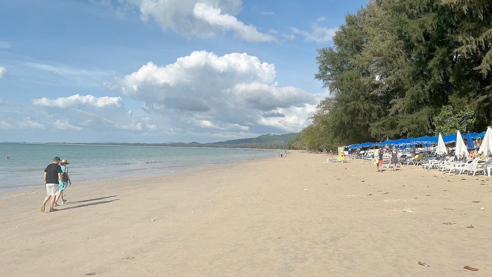 Die Region Khao Lak ist für schöne Sandstrände bekannt und gerade bei deutschen Touristen beliebt. (Archivbild) Foto: Carola Frentzen/dpa