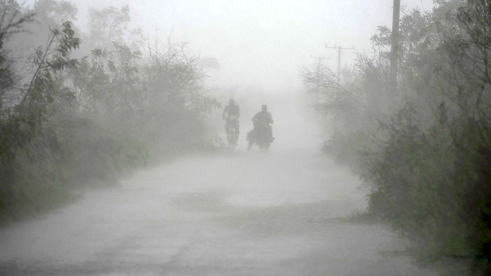 Hurrikane treffen jeden Sommer die US-Ostküste und die Karibik. Dieses Jahr waren die Schäden laut Munich Re einmal mehr überdurchschnittlich hoch. (Archivbild) Foto: Ramon Espinosa/AP