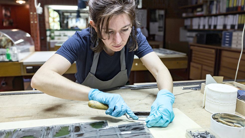 Hunderte Menschen haben das Unmögliche unmöglich gemacht: Die ausgebrannte Pariser Kathedrale Notre Dame ist nach fünf Jahren weitgehend saniert. So haben die Handwerker die Aufgabe ihres Lebens erlebt. Foto: dpa