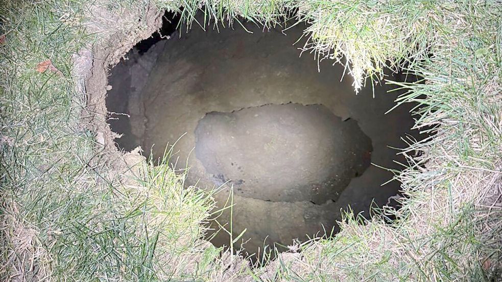 Das Loch in der Nähe des Fahrzeugs der Vermissten gehört wahrscheinlich zu einem alten Bergbauschacht. Foto: State Police Trooper Stephen Lim/Pennsylvania State Police/AP