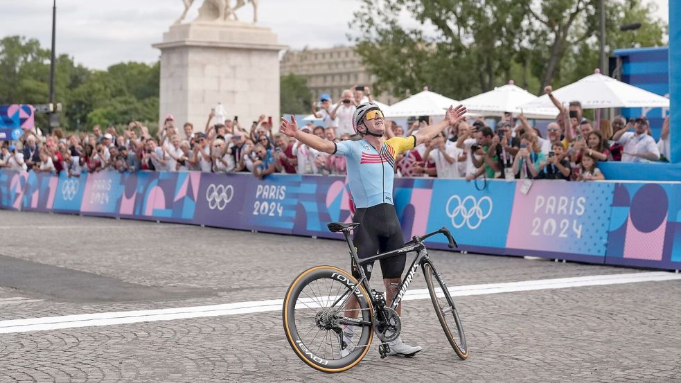 Der belgische Doppel-Olympiasieger Remco Evenepoel hat die Operation nach seinem Trainingsunfall gut überstanden. Foto: Thibault Camus/AP/dpa