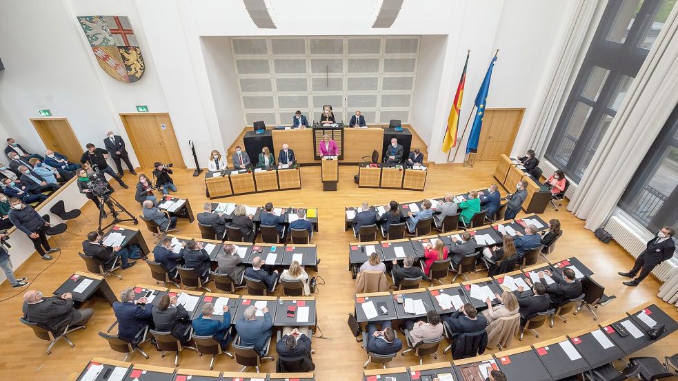 Die saarländischen Landtagsabgeordneten wollen künftig auch mit den Kollegen anderer frankophoner Parlamente enger zusammenarbeiten. (Archivfoto) Foto: Harald Tittel/dpa