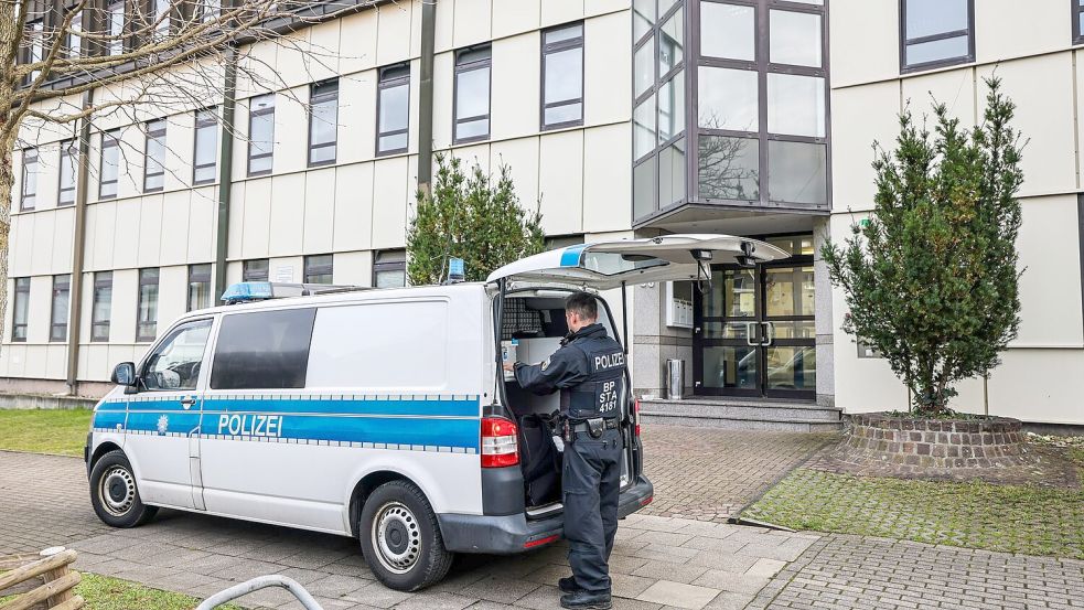 Durchsucht wurde unter anderem in einer Flüchtlingsunterkunft in Essen. Foto: Christoph Reichwein/dpa