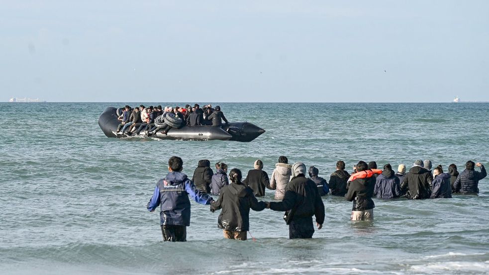 Die Überfahrt in einfachen Schlauchbooten ist lebensgefährlich. Foto: Bernard Barron/AFP/dpa