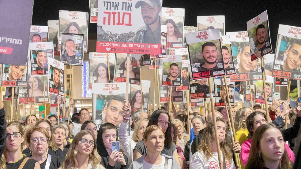 Angehörige der Geiseln fordern erneut ihre Freilassung. (Archivbild) Foto: Israel Hadari/ZUMA Press Wire/dpa