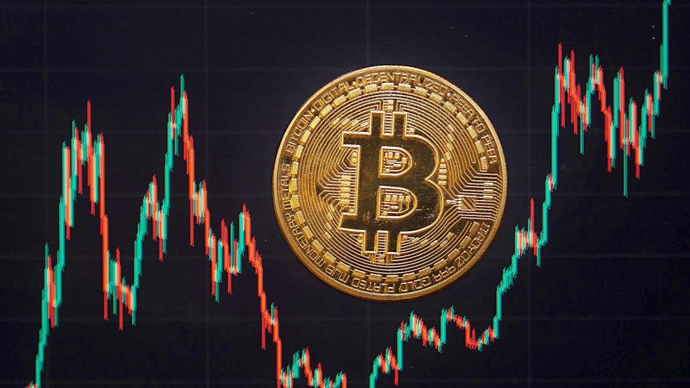 Allein seit den US-Präsidentschaftswahlen Anfang November legte der Bitcoin enorm zu. (Symbolbild) Foto: Fernando Gutierrez-Juarez/dpa